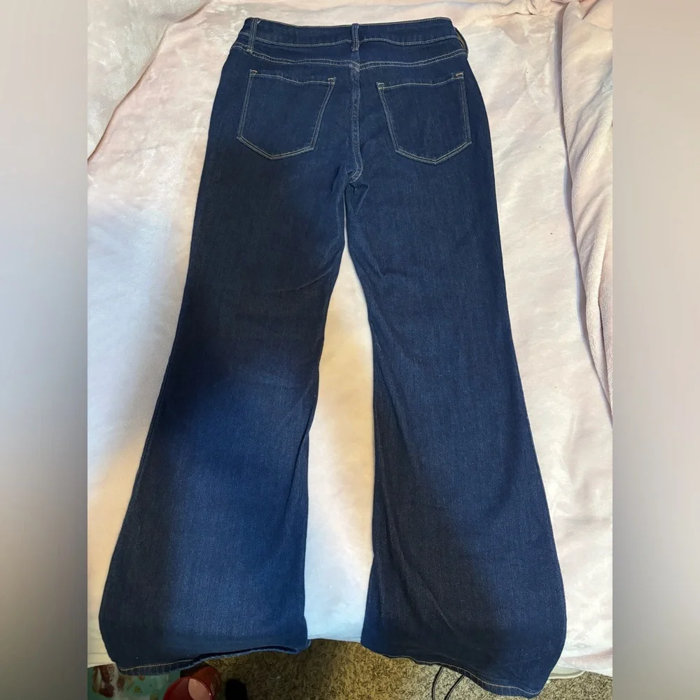 Old Navy Dark Wash High-Rise Wow Flare Jeans - Picture 2 of 3